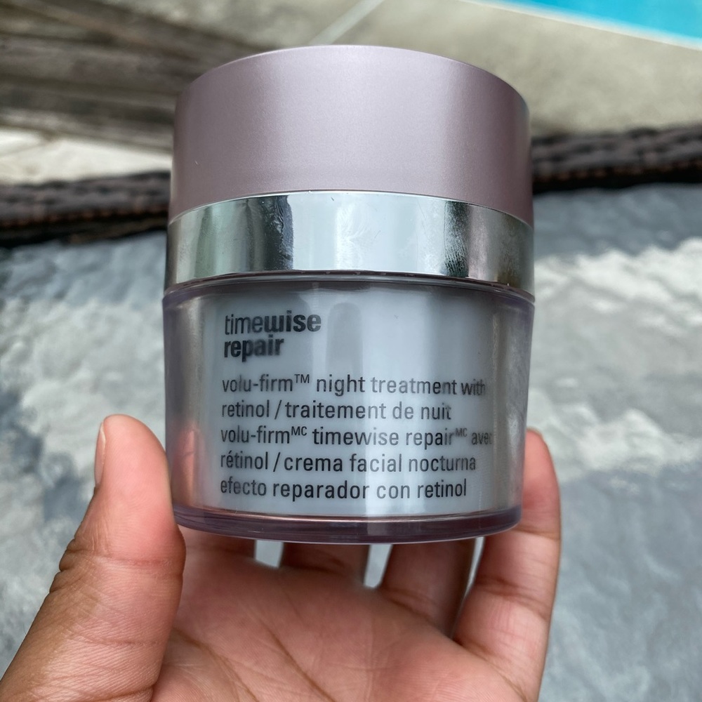 Night treatment with retinol